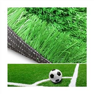 Sportowy trawnik z syntetycznej trawy